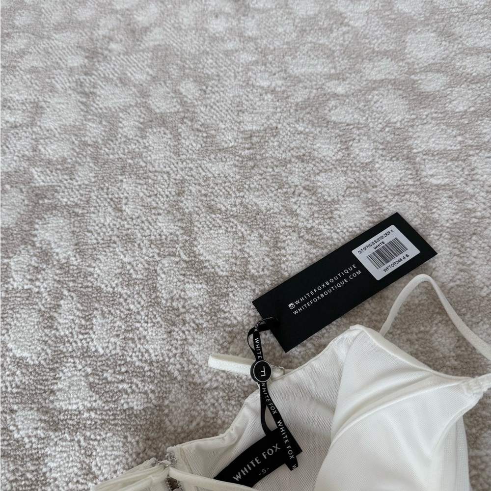 White Fox Boutique White Ruched Crop Top - Picture 4 of 4
